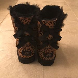 NWOT Bailey Bow Cheetah Ugg size 5
